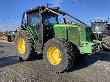 Трактор JOHN DEERE 6215R