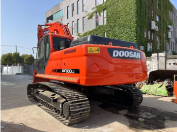 Гусеничный экскаватор DOOSAN