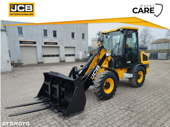 Колёсный погрузчик JCB