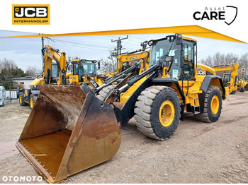 Колёсный погрузчик JCB