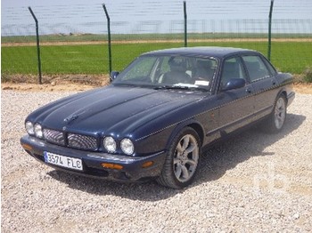 Jaguar XJRV8 - Легковой автомобиль