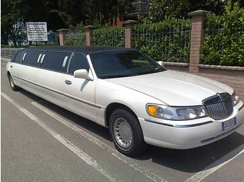 Lincoln Town Car - Легковой автомобиль