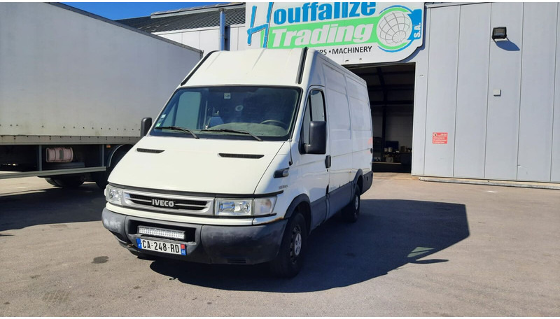 Цельнометаллический фургон Iveco Daily 35S12