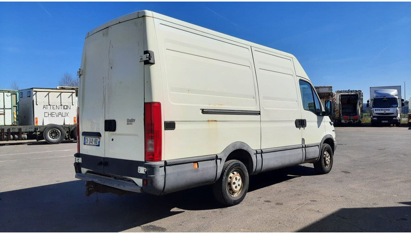 Цельнометаллический фургон Iveco Daily 35S12