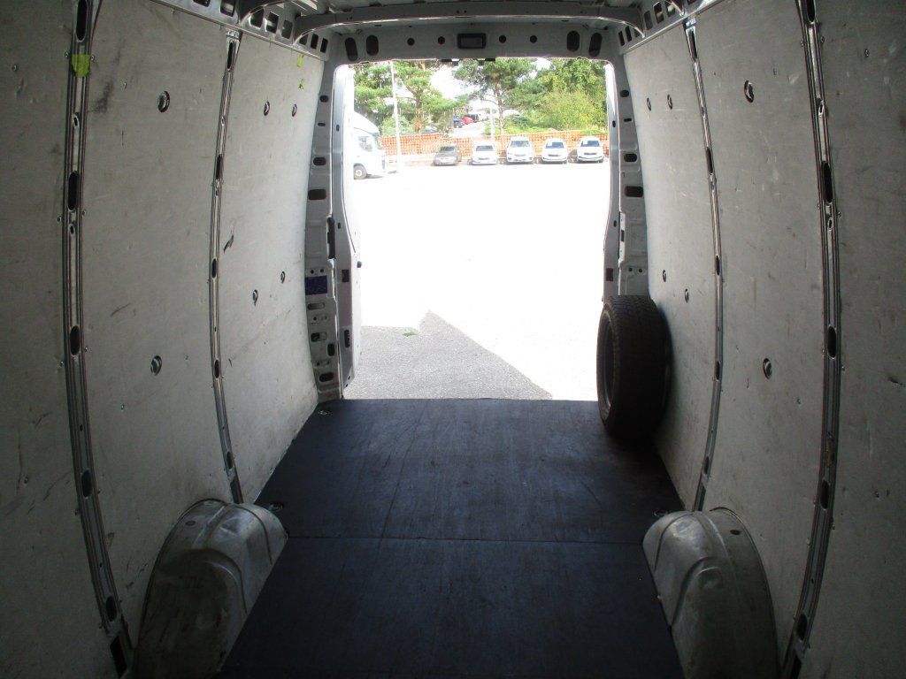 Цельнометаллический фургон Iveco 35S16: фото 14