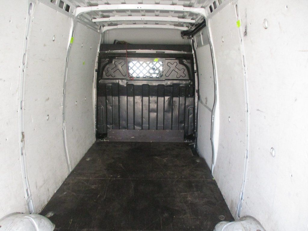 Цельнометаллический фургон Iveco 35S16: фото 13