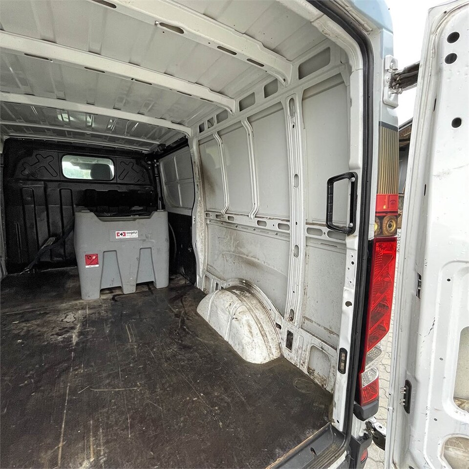 Цельнометаллический фургон Iveco 35-120 HI Matic: фото 31