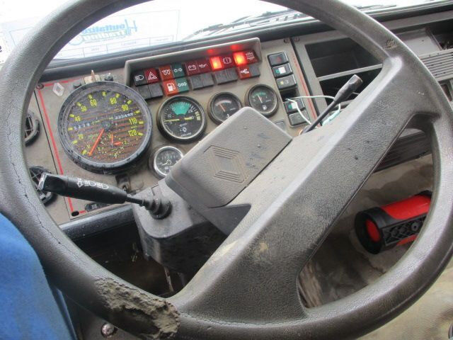 Грузовик бортовой/ Платформа Renault M160