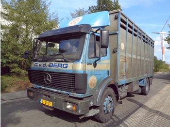 Грузовик для перевозки животных Mercedes-Benz 1722 L