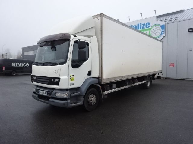 Грузовик с закрытым кузовом DAF LF 55 280 // broken engine - moteur cassé !
