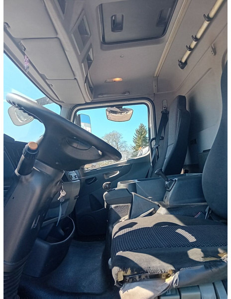 Грузовик с закрытым кузовом Mercedes-Benz Atego 1222