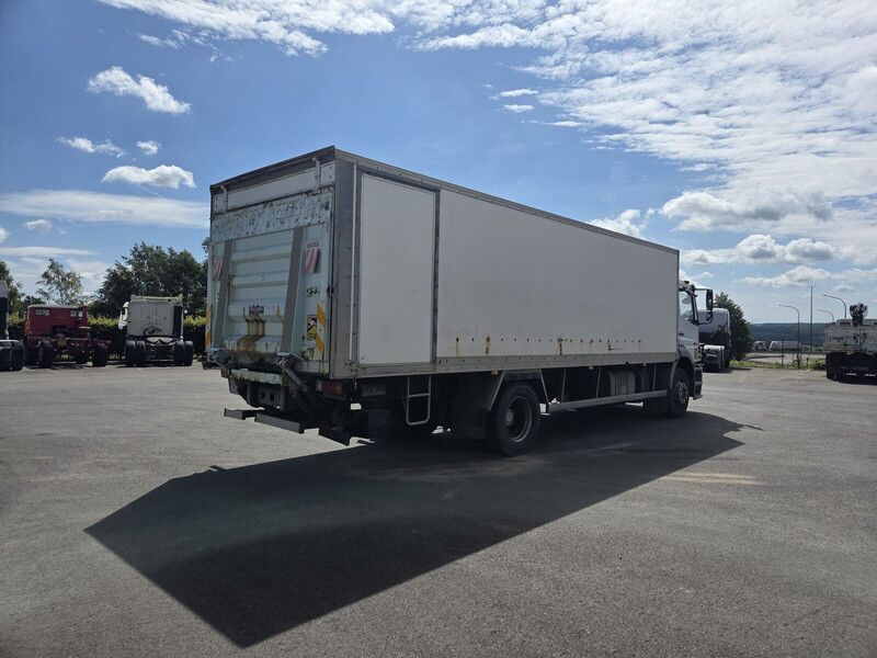 Грузовик с закрытым кузовом Mercedes-Benz Axor 1829