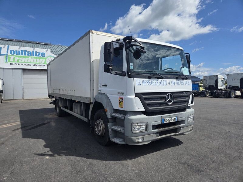 Грузовик с закрытым кузовом Mercedes-Benz Axor 1829