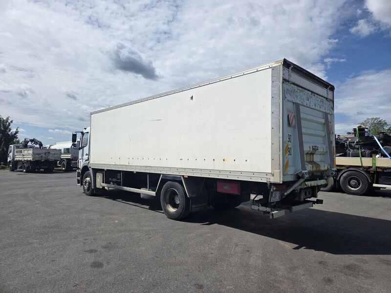 Грузовик с закрытым кузовом Mercedes-Benz Axor 1829