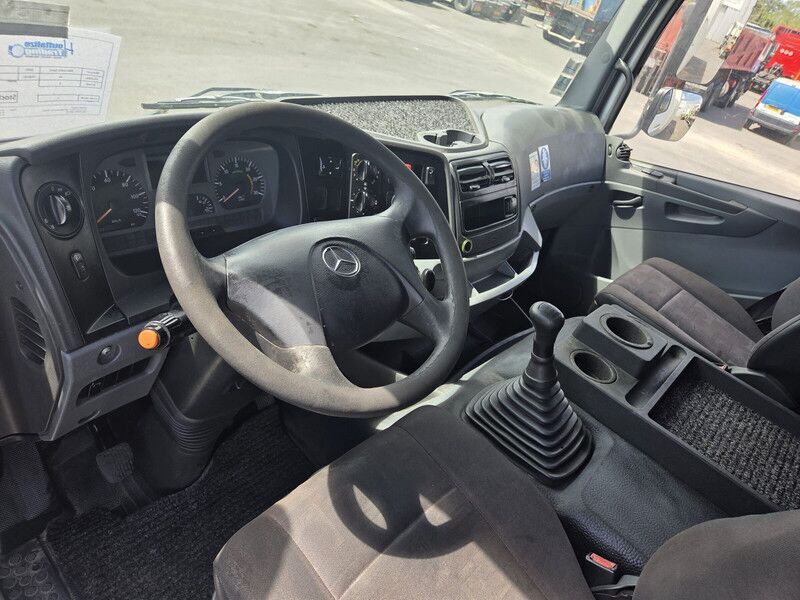 Грузовик с закрытым кузовом Mercedes-Benz Axor 1829