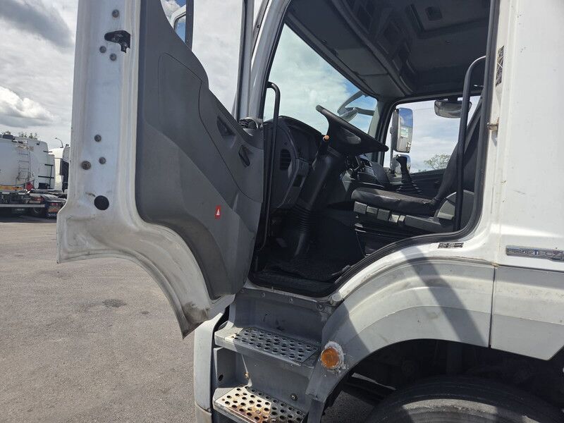 Грузовик с закрытым кузовом Mercedes-Benz Axor 1829
