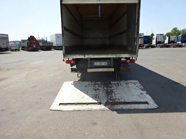 Грузовик с закрытым кузовом Renault Midlum 270 dxi