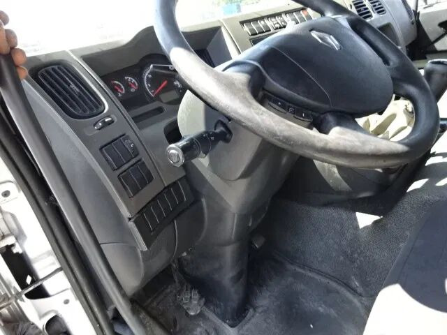 Грузовик с закрытым кузовом Renault Midlum 270 dxi