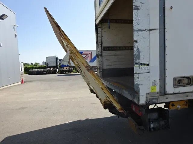 Грузовик с закрытым кузовом Renault Midlum 270 dxi - manual gearbox / steel suspension lames