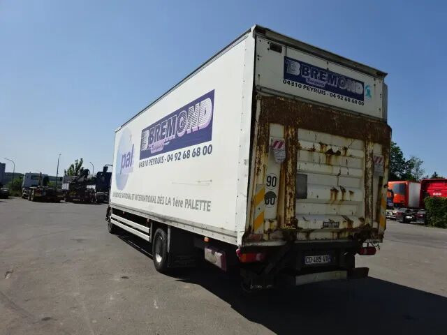 Грузовик с закрытым кузовом Renault Midlum 270 dxi - manual gearbox / steel suspension lames