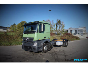 Грузовик-шасси Mercedes-Benz 1842 4x3