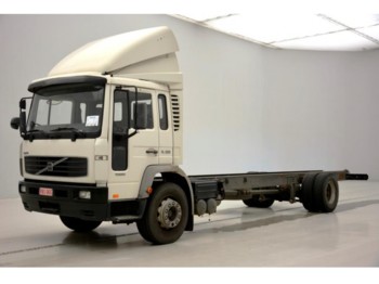 Грузовик-шасси Volvo FL220