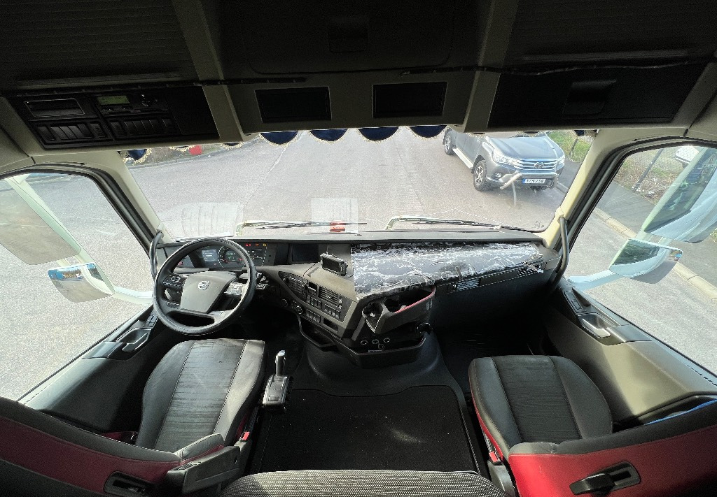Грузовик с закрытым кузовом Volvo FH460 6x2 Euro 6: фото 10