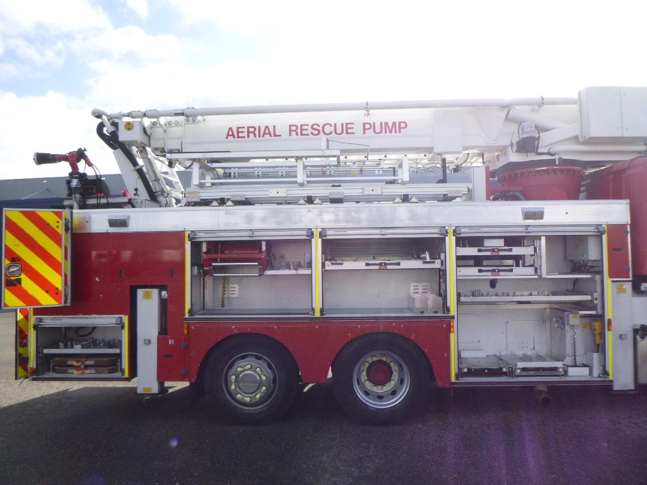 Пожарная машина Scania P310 6x2 RHD fire truck + pump, ladder & manlift: фото 13