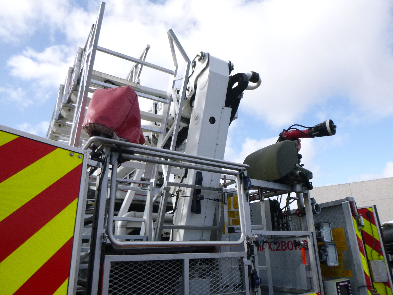 Пожарная машина Scania P310 6x2 RHD fire truck + pump, ladder & manlift: фото 27