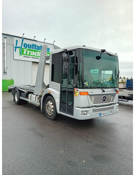 Эвакуатор Mercedes-Benz Econic 1833