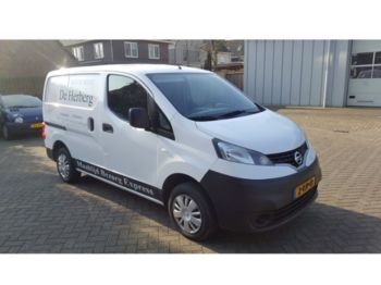 Малотоннажный фургон Nissan NV200