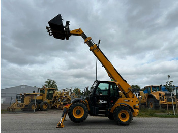 Телескопический погрузчик JCB