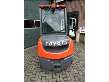 4-колесный вилочный погрузчик Toyota 028FDF30