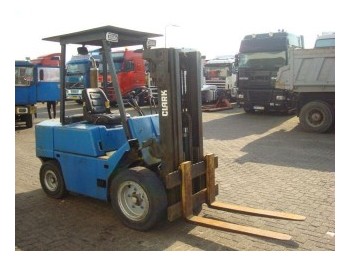 Clark HEFTRUCK 4X2 - Дизельный погрузчик