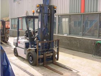 Komatsu FD25D-11E - Дизельный погрузчик