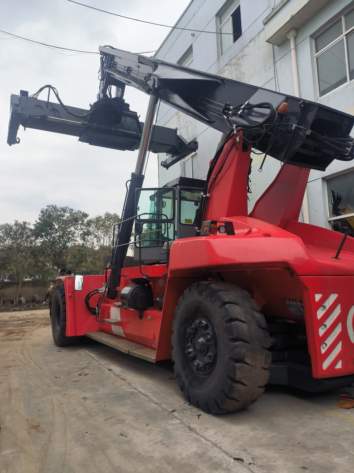 Kalmar DRF450 Used Reach stacker/Container forklift в лизинг Kalmar DRF450 Used Reach stacker/Container forklift: фото 5