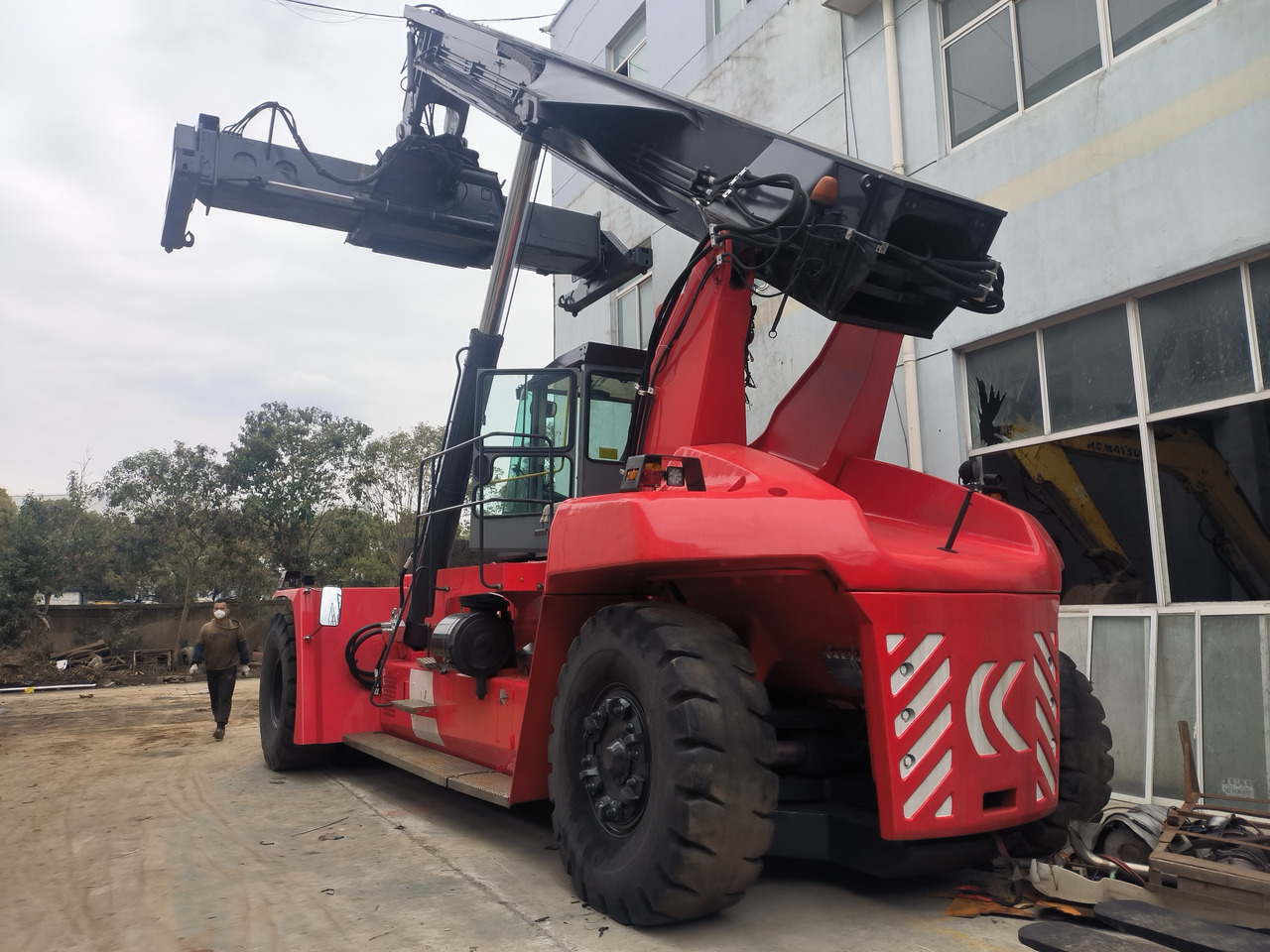 Kalmar DRF450 Used Reach stacker/Container forklift в лизинг Kalmar DRF450 Used Reach stacker/Container forklift: фото 4