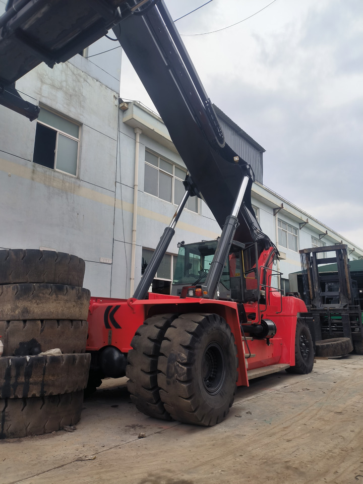 Kalmar DRF450 Used Reach stacker/Container forklift в лизинг Kalmar DRF450 Used Reach stacker/Container forklift: фото 3