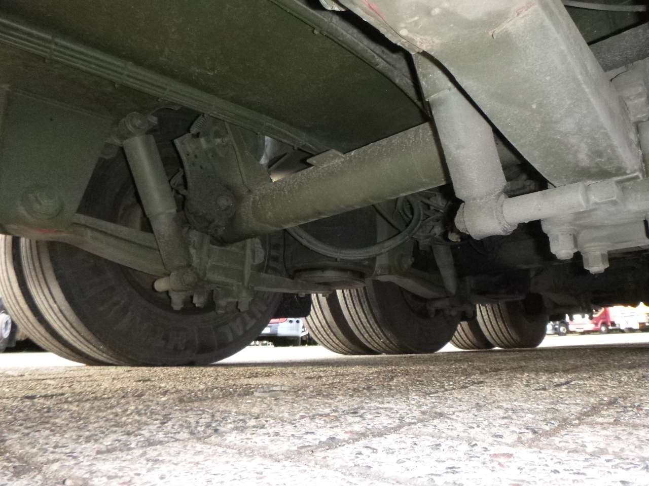 Низкорамный полуприцеп Broshuis 3-axle semi-lowbed trailer E-2130 / 73 t + ramps: фото 18