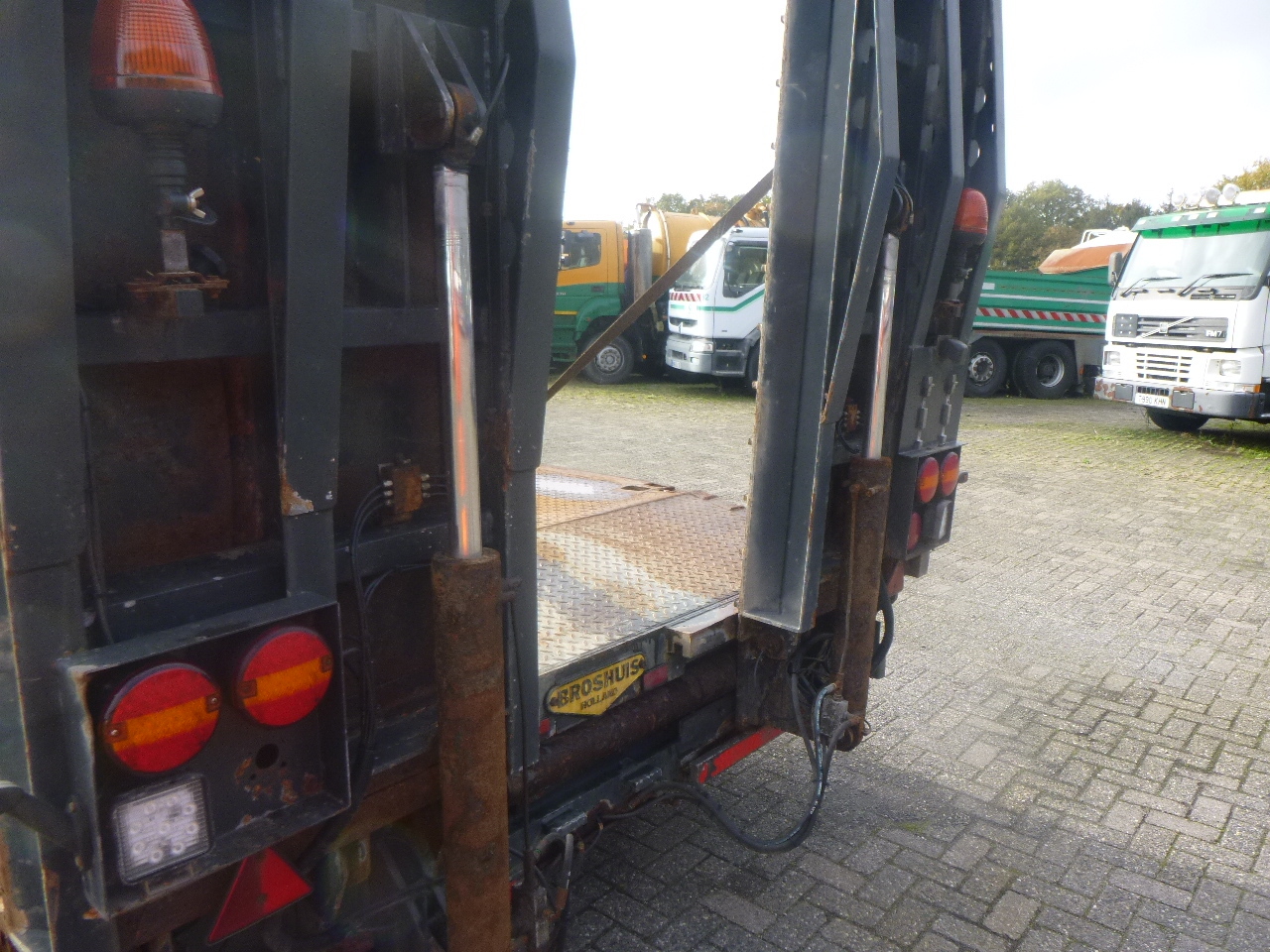 Низкорамный полуприцеп Broshuis 4-axle semi-lowbed trailer 71t + ramps + extendable: фото 7
