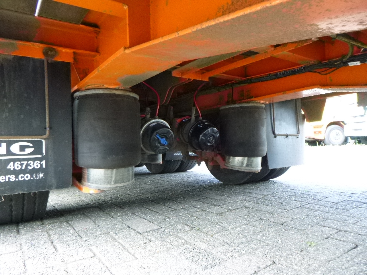 Низкорамный полуприцеп King 3-axle semi-lowbed trailer 44T + ramps: фото 7