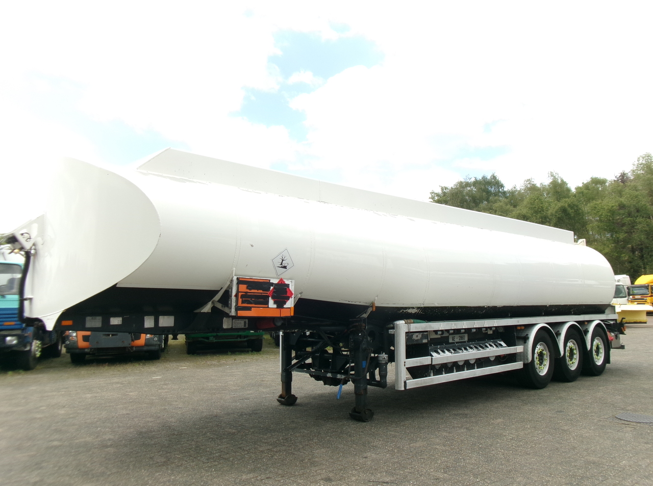 Lakeland Fuel tank alu 42.8 m3 / 6 comp + pump - Полуприцеп-цистерна: фото 1