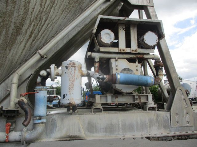Полуприцеп-цистерна Trailor Cement silo - full steel suspensions