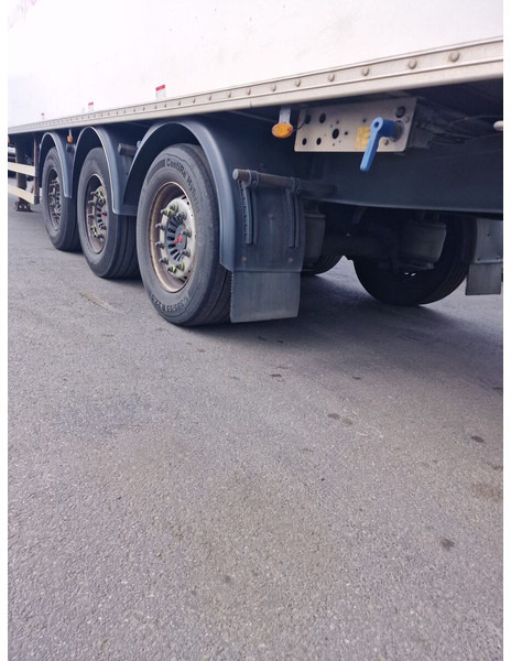 Полуприцеп-фургон Fruehauf