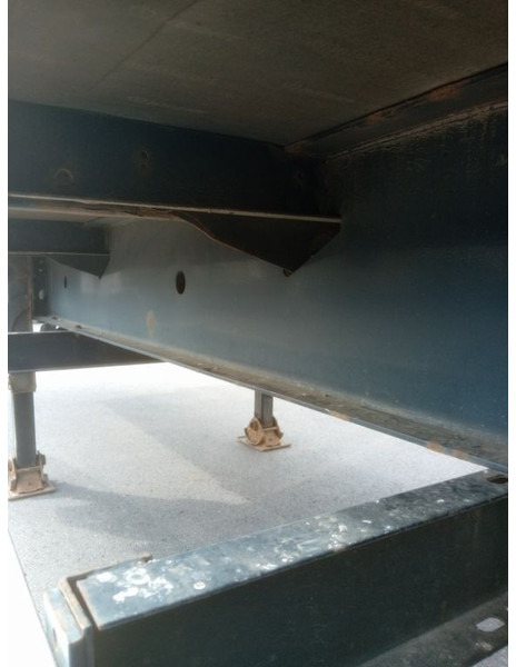 Полуприцеп-фургон Krone