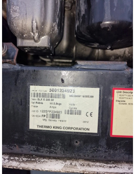 Полуприцеп-рефрижератор LAMBERET Thermo King SLXe 200