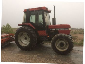 Колёсный трактор Case IH 695