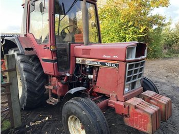 Колёсный трактор Case IH 845 XL