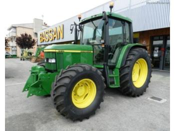 Колёсный трактор John Deere 6410