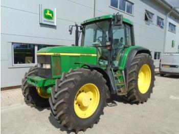 Колёсный трактор John Deere 6910